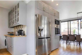 House for 18 people with cinema Place Morny